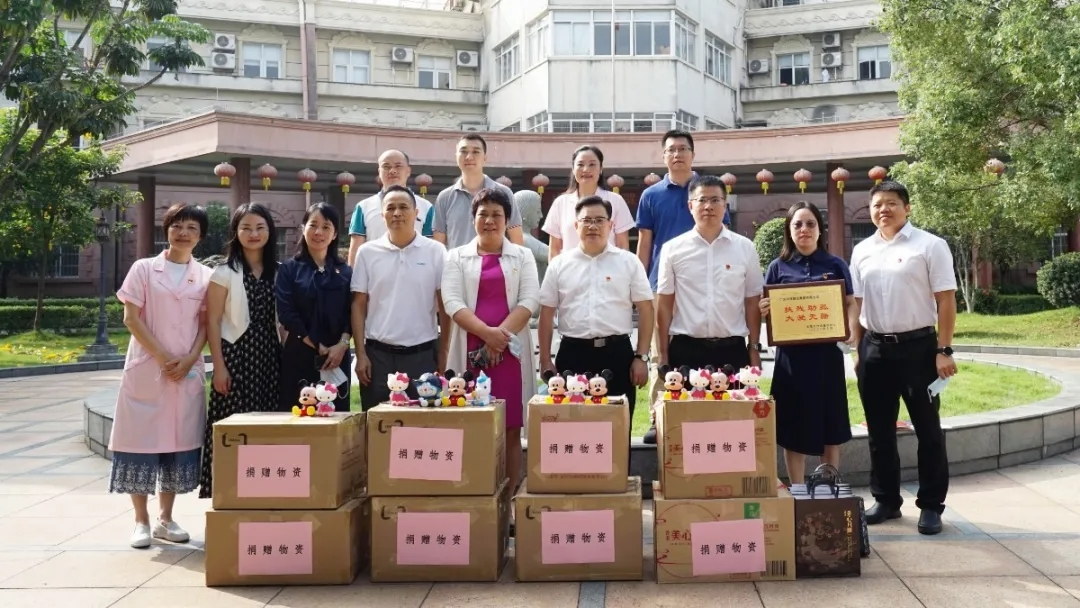 华坤与东莞市住建局联合开展双节慰问活动